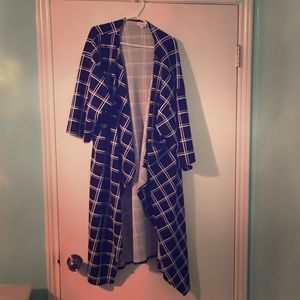 EUC LulaRoe Shirley Black and White Plaid